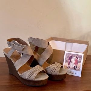 New taupe Indigo Rd. Wedges. Size 8.5